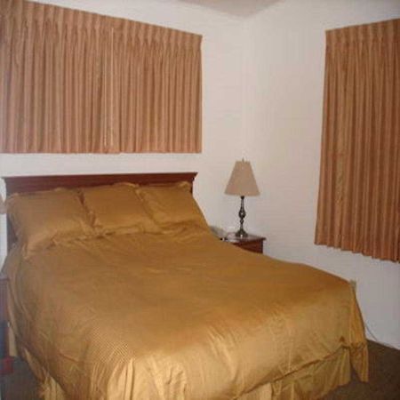 Americas Best Value Inn & Suites Бисби Стая снимка