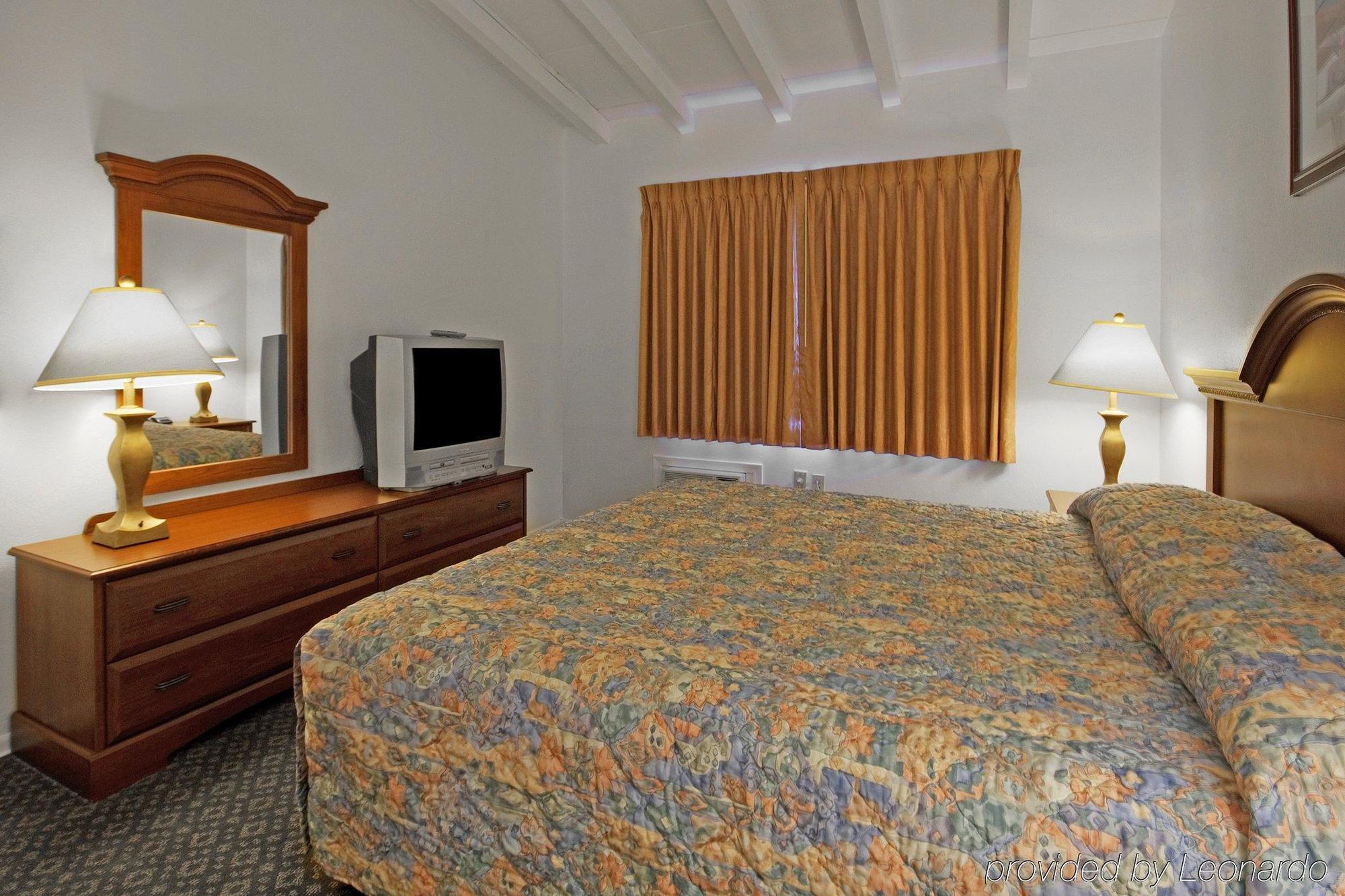 Americas Best Value Inn & Suites Бисби Стая снимка