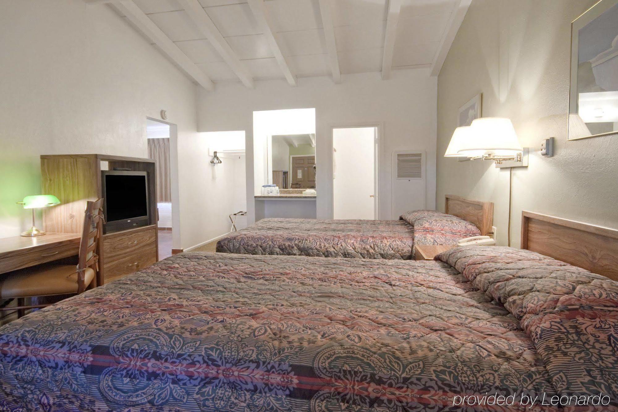 Americas Best Value Inn & Suites Бисби Стая снимка