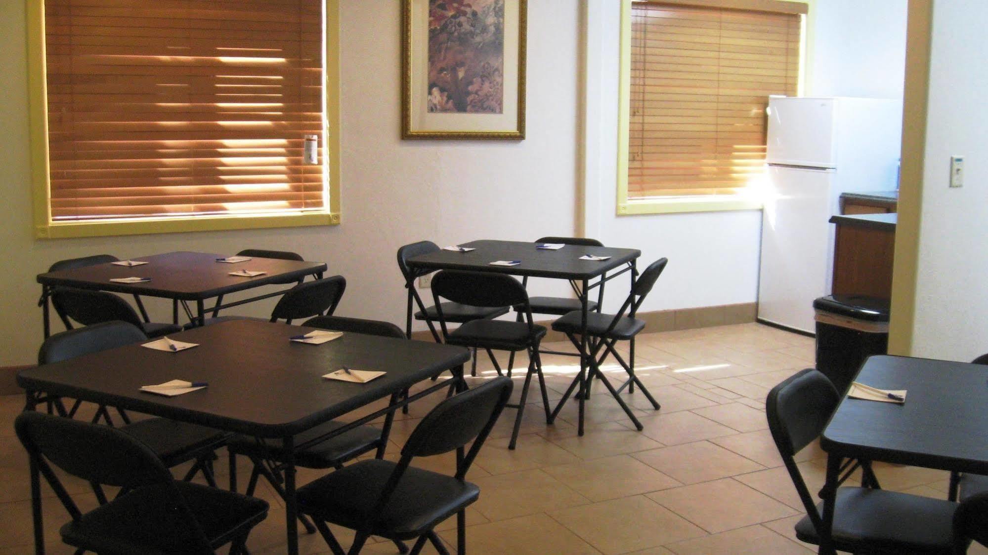 Americas Best Value Inn & Suites Бисби Екстериор снимка
